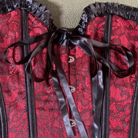 New sexy bustier w/ matching thong.  Approx. 12 in. w/ long ribbon for expansion - Picture 3 of 9
